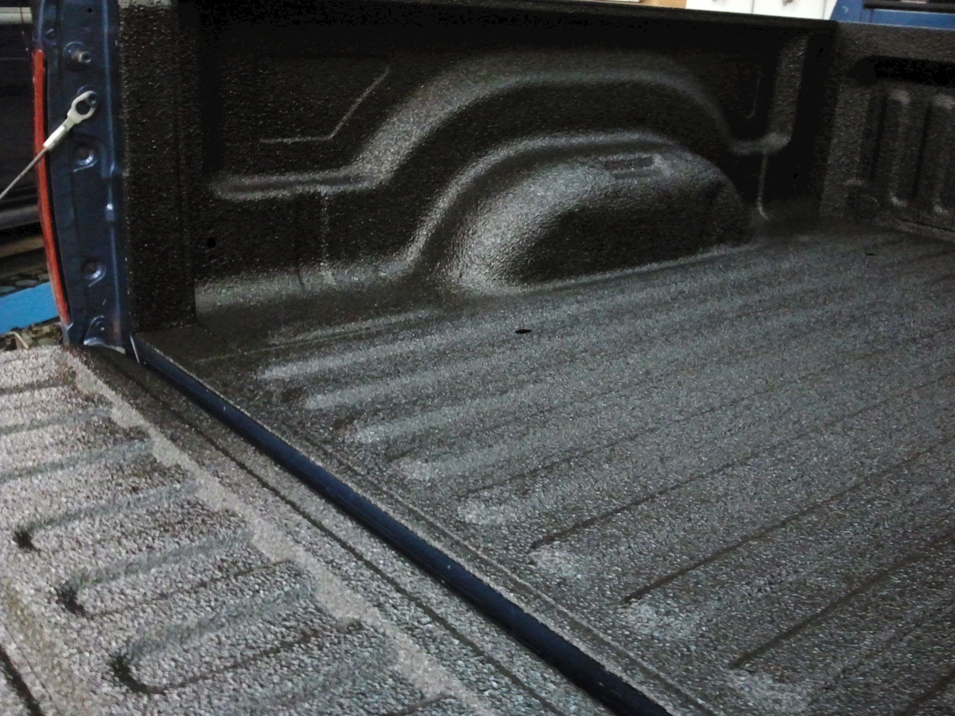 Al's Liner Spray in bedliner 1 gallon kit black General Cars & Parts